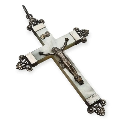 Cruz antigua en nácar y plata con detalles ornamentales regalos religiosos.