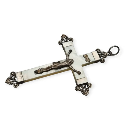 Cruz antigua en nácar y plata con detalles ornamentales regalos religiosos.