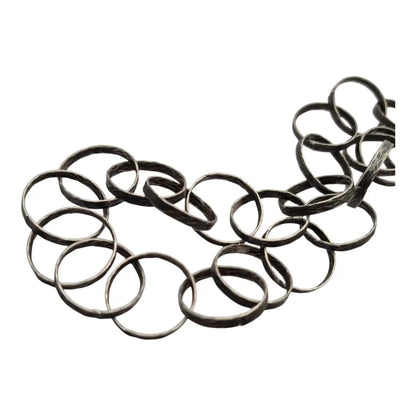 Cruz brutalista italiana en plata 800 de Uno A Erre con cadena martilleada años