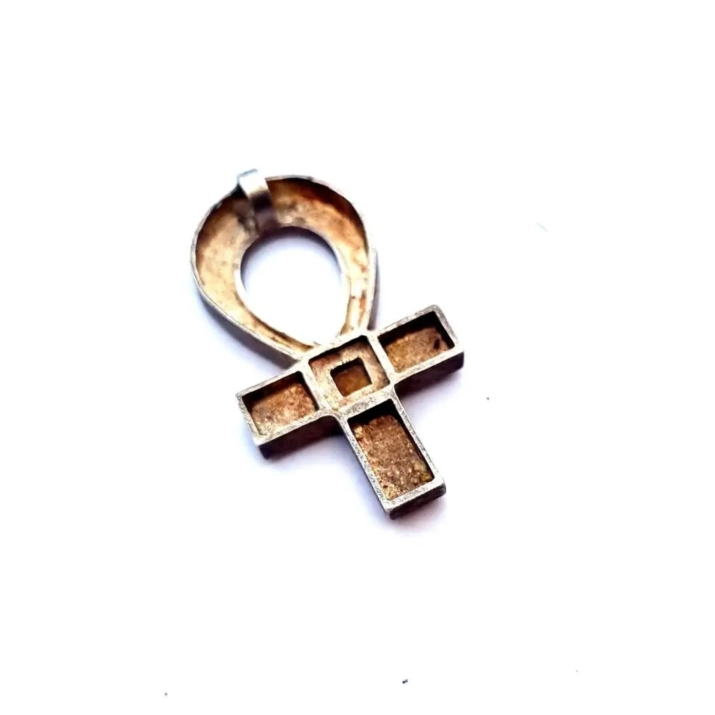 Cruz egipcia o Ankh. Llave de plata y ojo tigre. Joyería religiosa