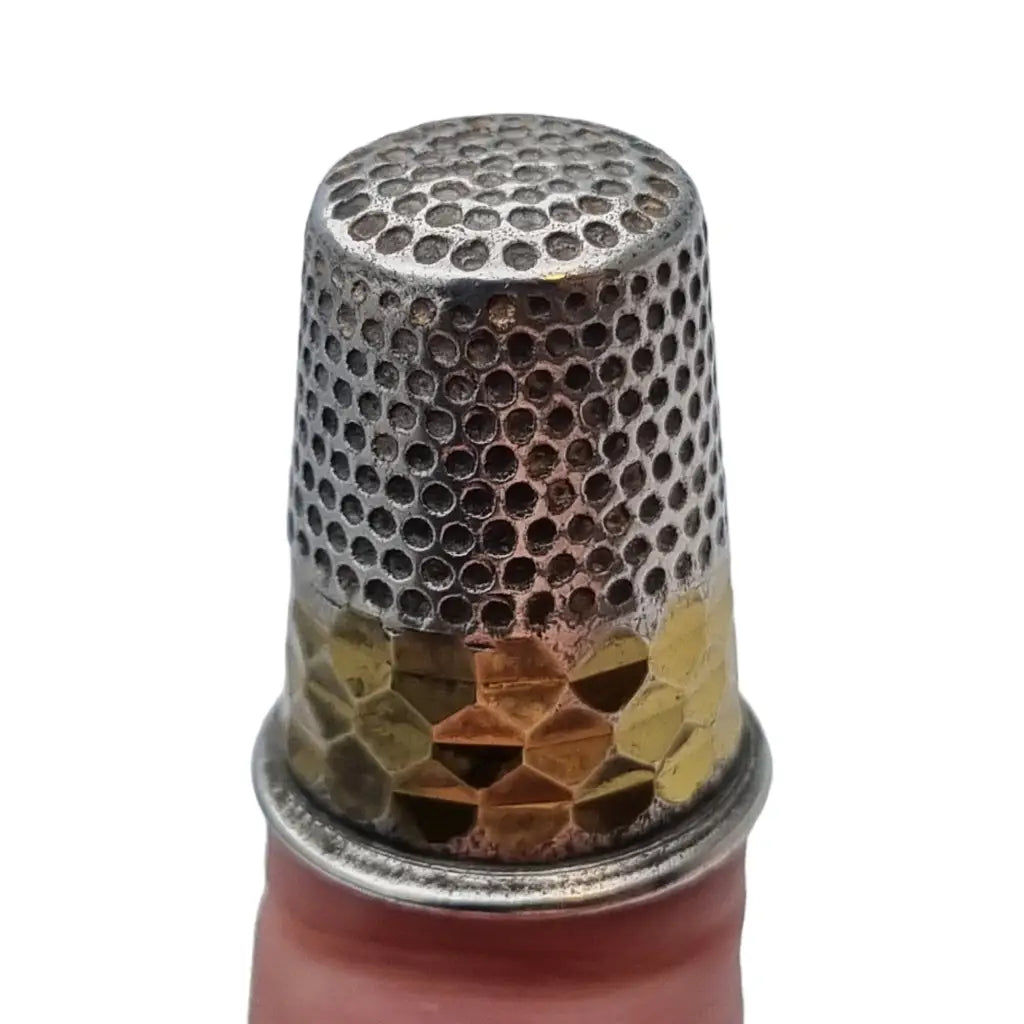 Dedal de colección dedal vintage troquelado en plata. Religioso. Costura