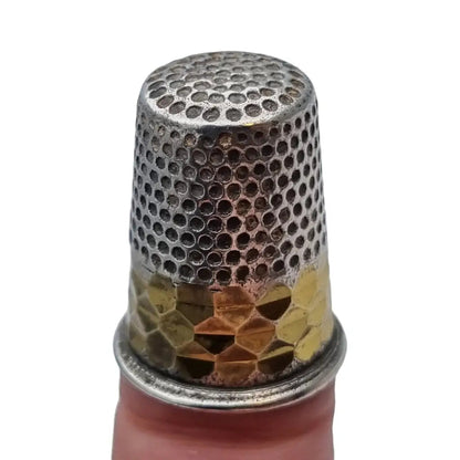 Dedal de colección dedal vintage troquelado en plata. Religioso. Costura