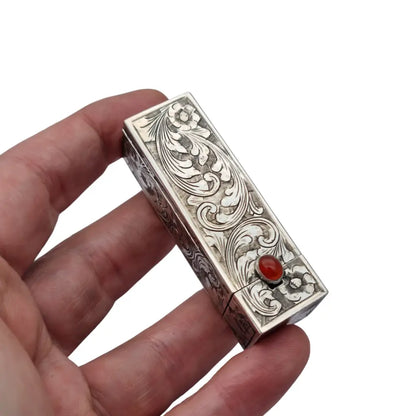 Estuche pintalabios antiguo de plata grabada con espejo y piedra cornalina