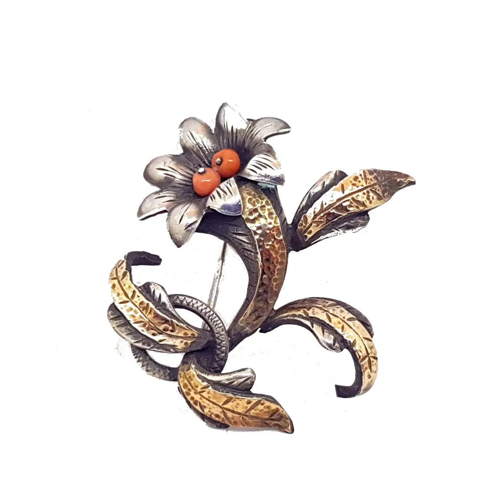 Broche antiguo de coral rojo ramo flores solapa plateadas y doradas.