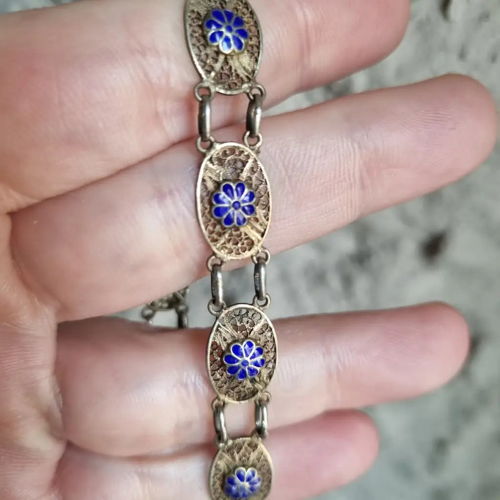 Pulsera de filigrana plata floral. Esmalte Azul. Circa 1950. Joyas