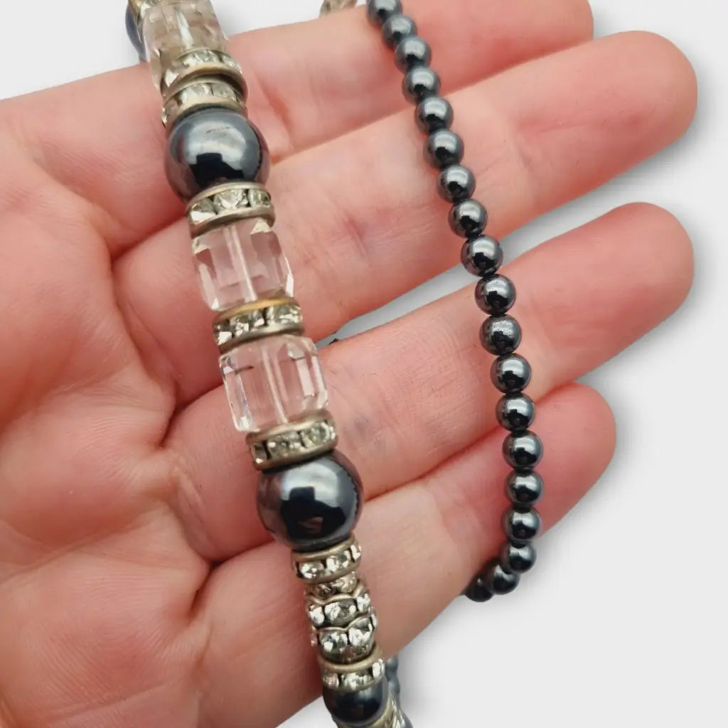 Gargantillas retro con cuentas brillantes grises y blancas para mujer