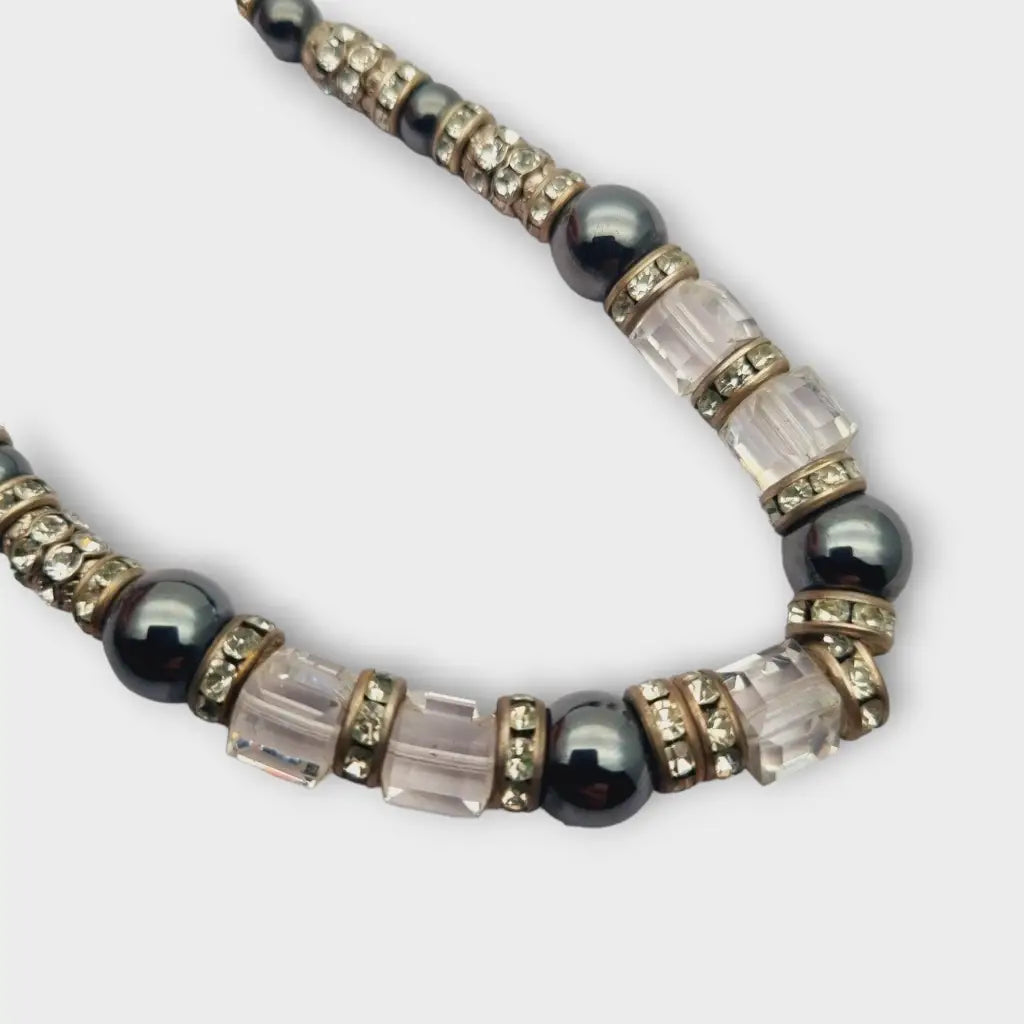 Gargantillas retro con cuentas brillantes grises y blancas para mujer