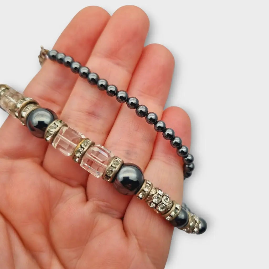 Gargantillas retro con cuentas brillantes grises y blancas para mujer