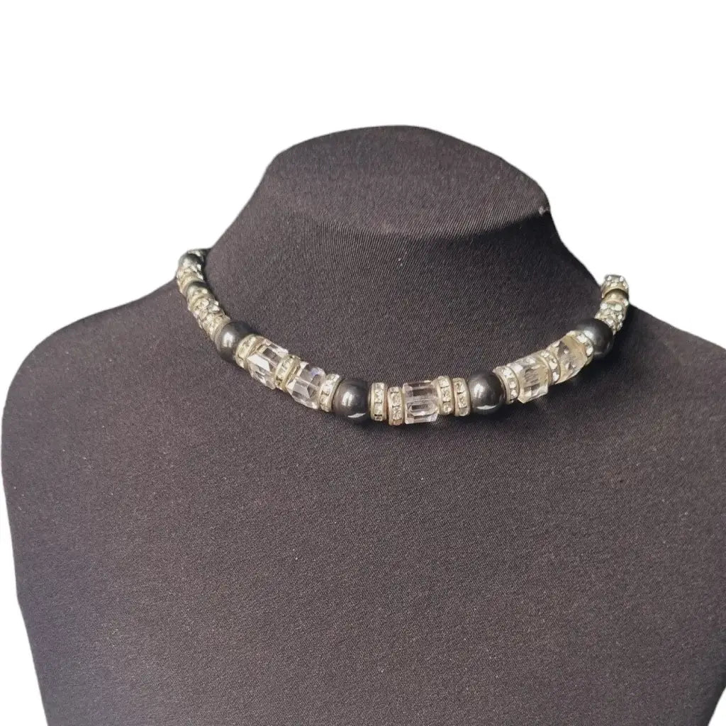 Gargantillas retro con cuentas brillantes grises y blancas para mujer