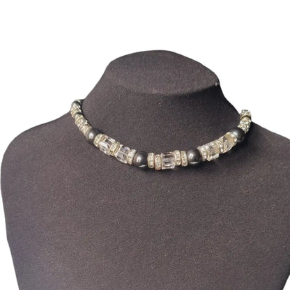 Gargantillas retro con cuentas brillantes grises y blancas para mujer