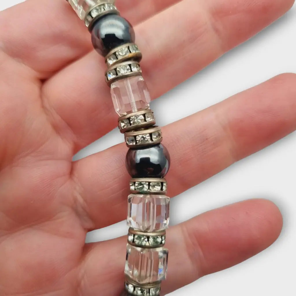 Gargantillas retro con cuentas brillantes grises y blancas para mujer