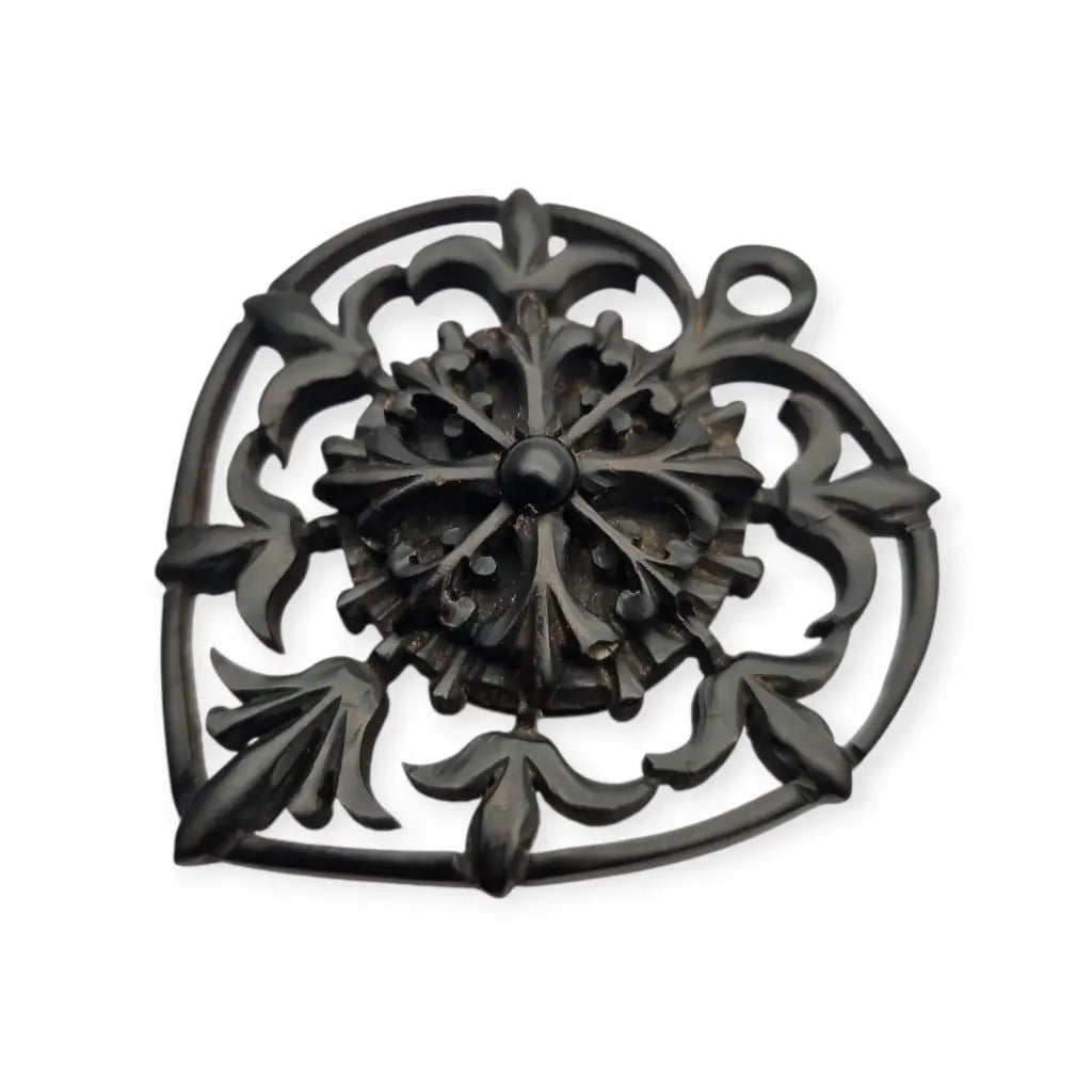 Guardapelo de Corazón Victoriano en Baquelita Negra Calada Colgante Joyería