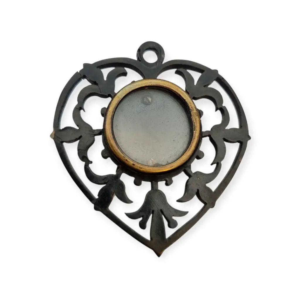 Guardapelo de Corazón Victoriano en Baquelita Negra Calada Colgante Joyería