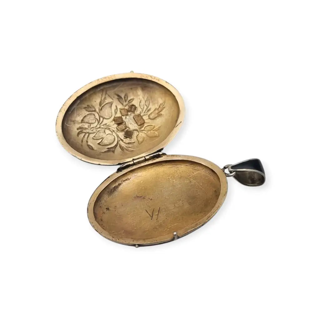 Guardapelo victoriano joyeria de luto en plata y esmalye negro con perlas circa