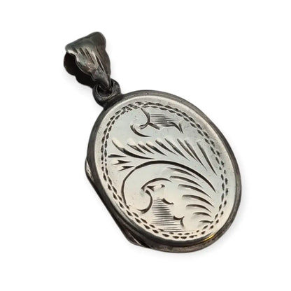 Guardapelo vintage ovalado de plata 925 con grabado vegetal y anilla