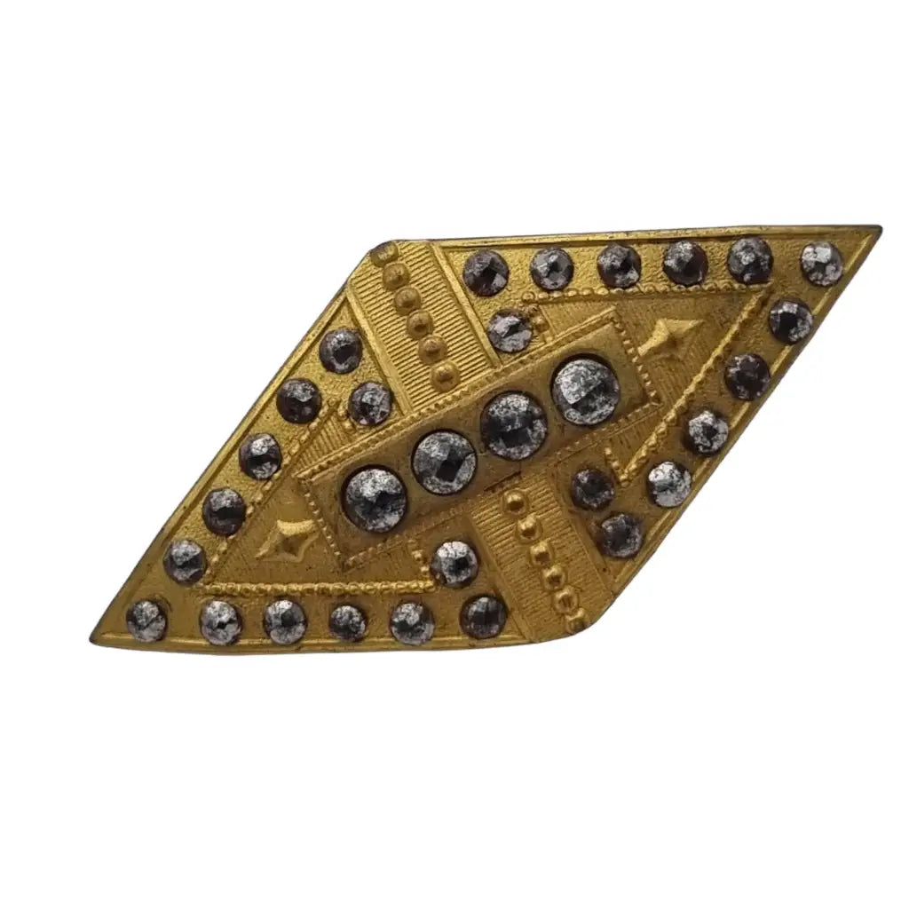 Broche art déco vintage dorado remachado para mujer en forma de diamante.