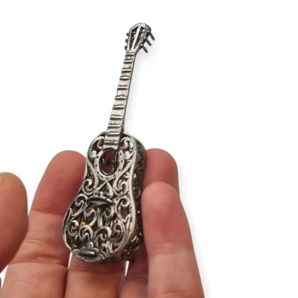 Guitarra española en miniatura vintage plata labrada pieza de colección