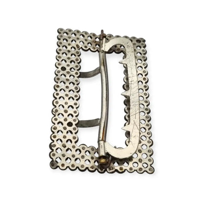 Hebilla victoriana antigua en acero facetado accesorio de moda circa. 1890.