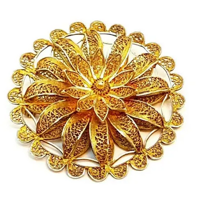 Broche de filigrana plata dorada para solapa o sombrero Motivo floral Circa