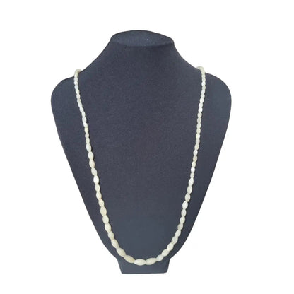 Collar largo de perlas nácar en color perla para mujer natural.