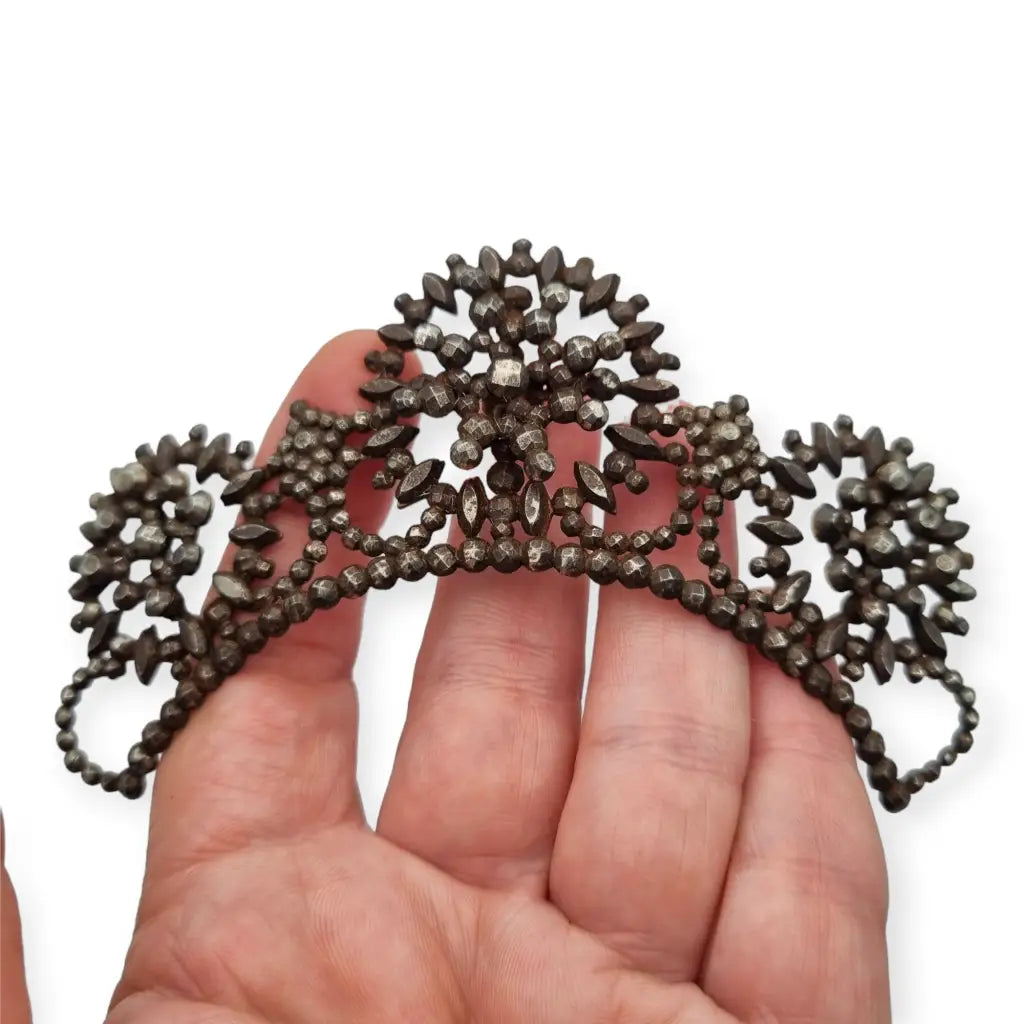 Tiara rara acero facetado remachado época de Napoleón I 1800 coleccionables.