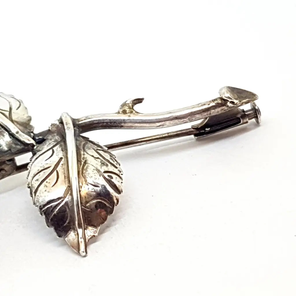 Broche rosa de plata ramo flores. Circa 1950. Joyería antigua y vintage.