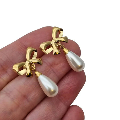Pendientes lazo de perlas en forma lágrima laminado oro regalos vintage.