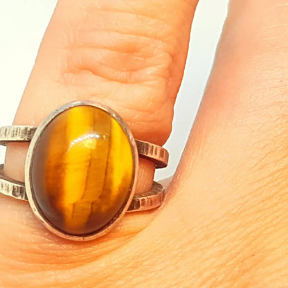 Anillo boho de plata con piedra ojo tigre joyería artesanal los años 70