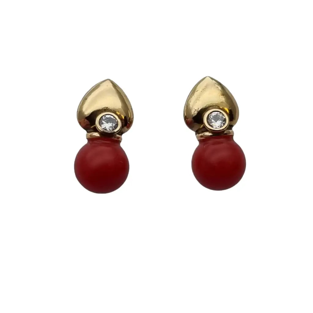 Pendientes laminados de coral rojo y oro con circonitas blancas novedades