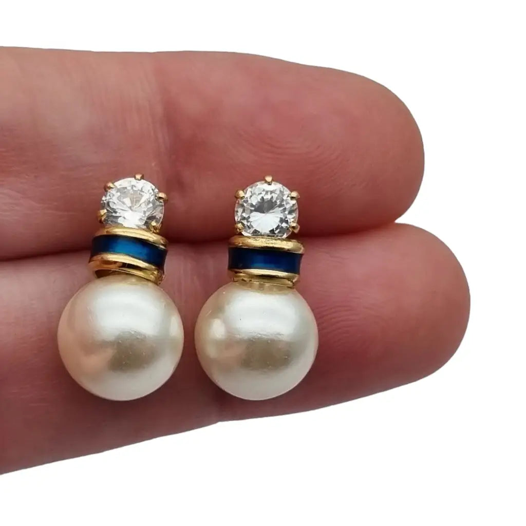 Pendientes de perlas y laminados en oro con circonitas blancas azules