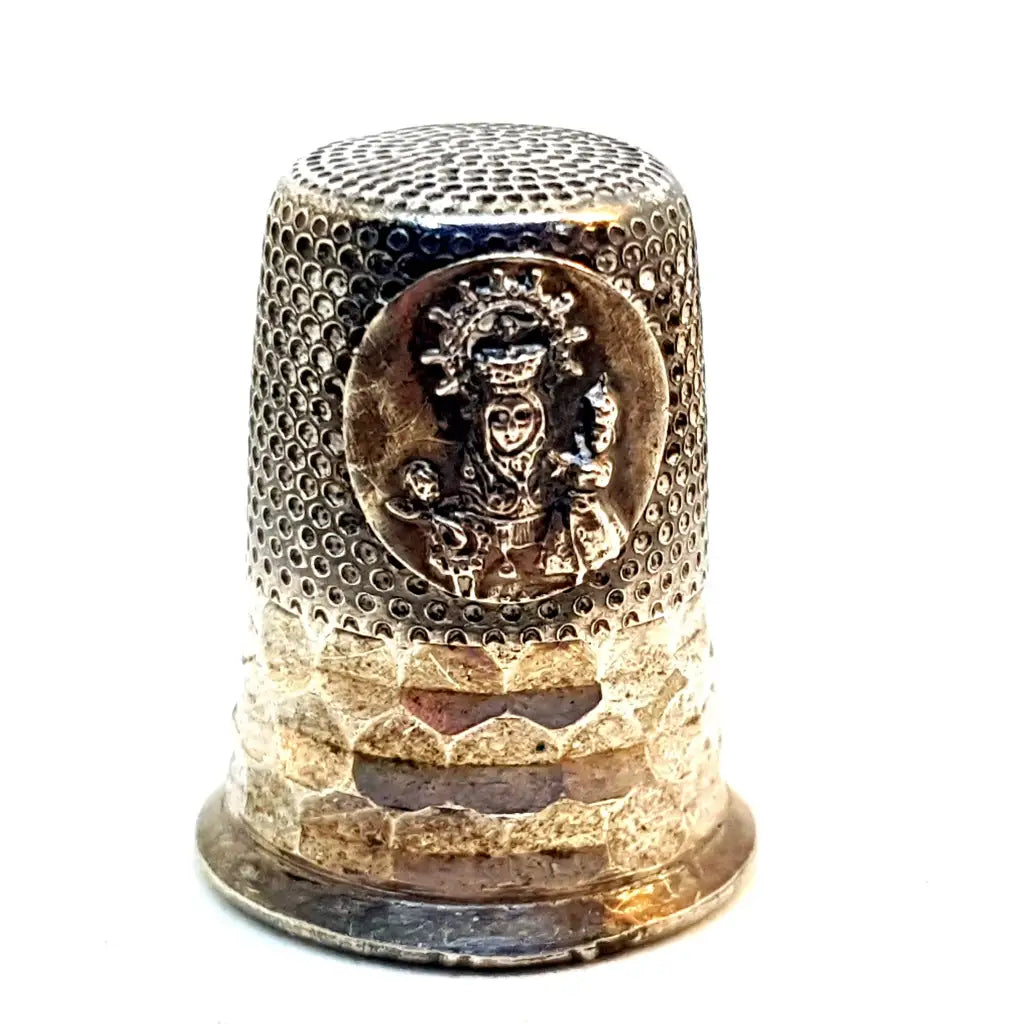 Dedal de colección dedal vintage troquelado en plata. Religioso. Costura