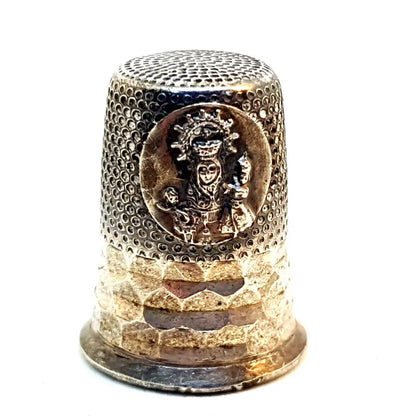 Dedal de colección dedal vintage troquelado en plata. Religioso. Costura