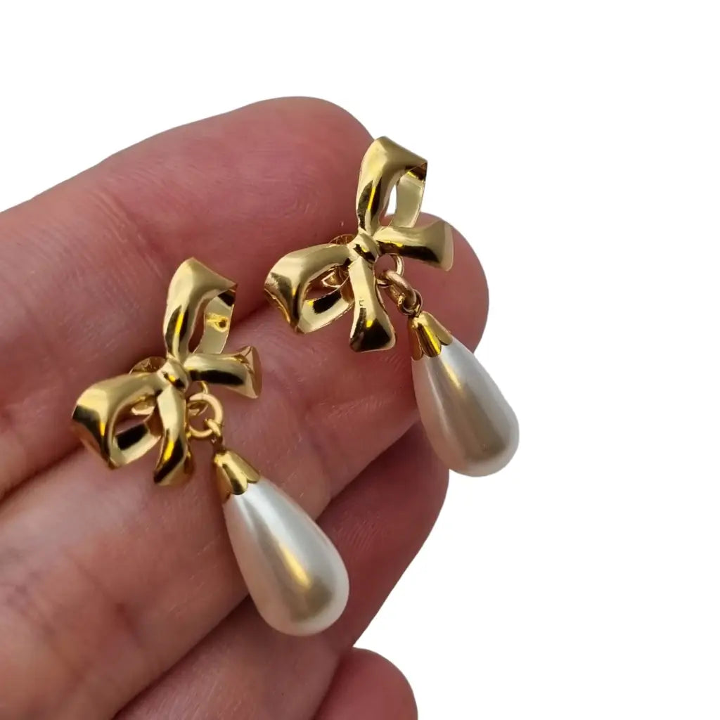 Pendientes lazo de perlas en forma lágrima laminado oro regalos vintage.
