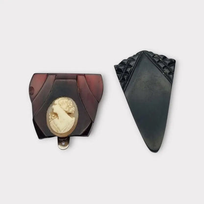 Lote de dos pinzas para vestido Art Decó en celuloide negro y marrón burdeos