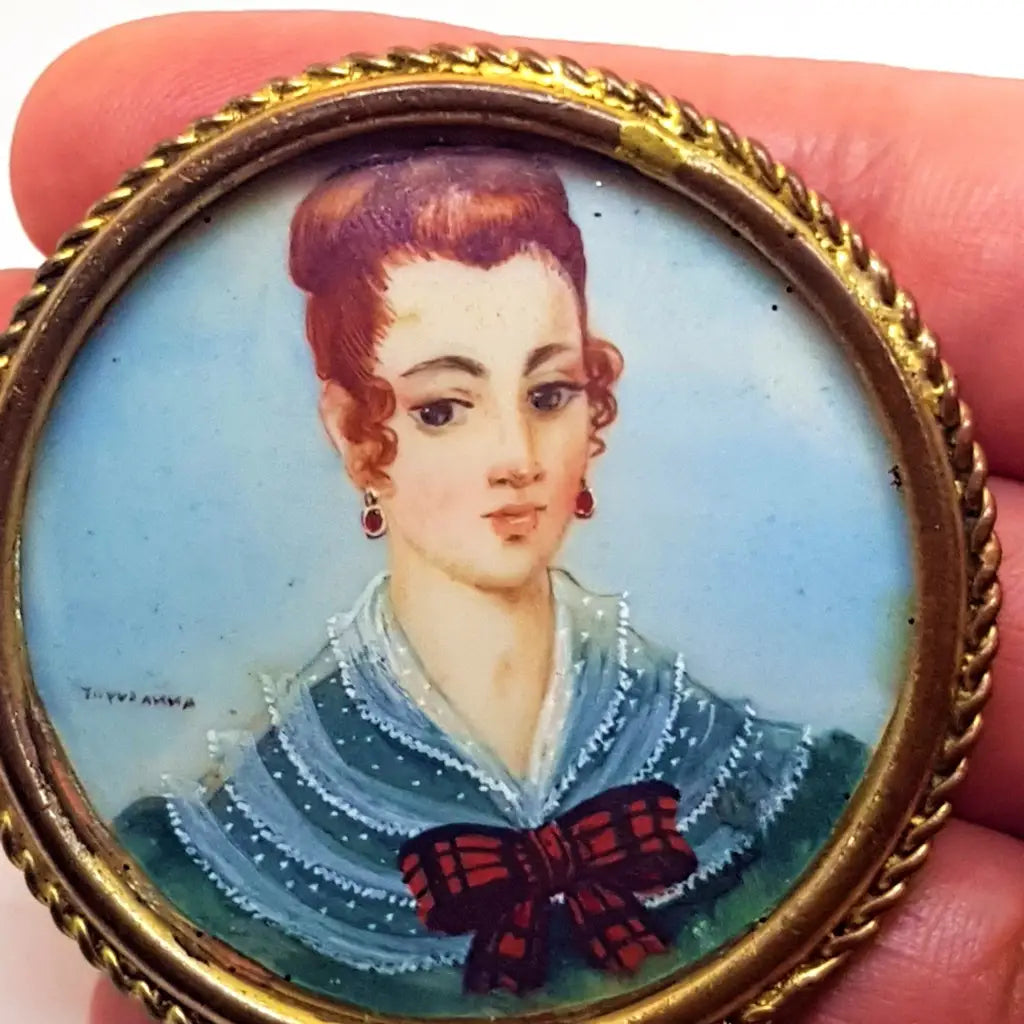 Broche de señora pintado a mano en miniatura victoriana camafeo