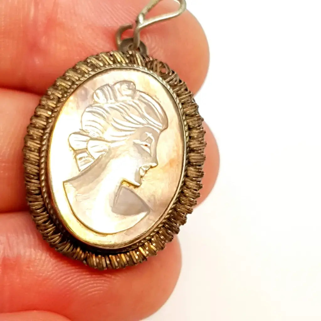 Colgante camafeo concha vintage madre perla tallada broche de plata 800.
