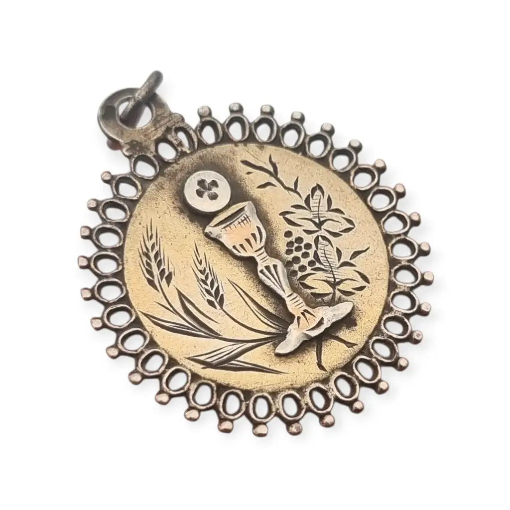 Medalla antigua de comunión en plata y grabado floral cáliz hostia pieza