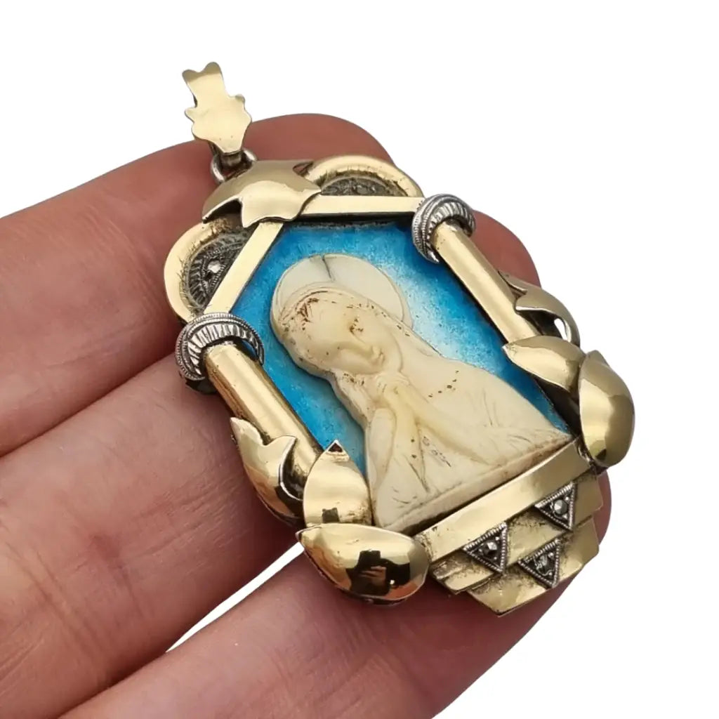 Medalla Art Déco década de 1930 con la Virgen María en plata oro y esmalte