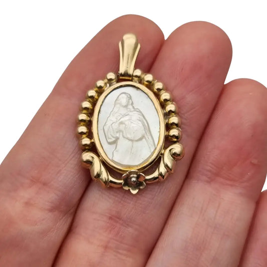 Medalla Art Déco de la Virgen en Plata Dorada Tallada Nácar Década