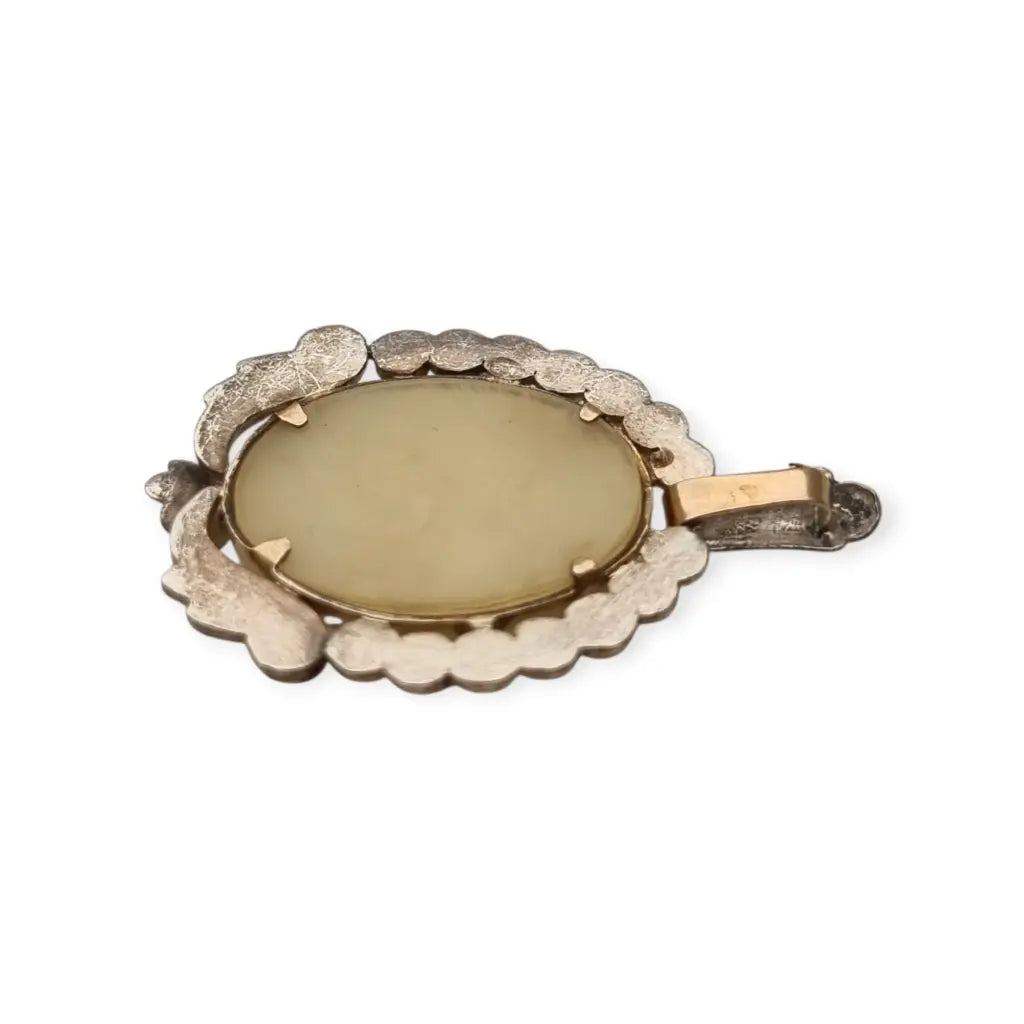 Medalla Art Déco de la Virgen en Plata Dorada Tallada Nácar Década