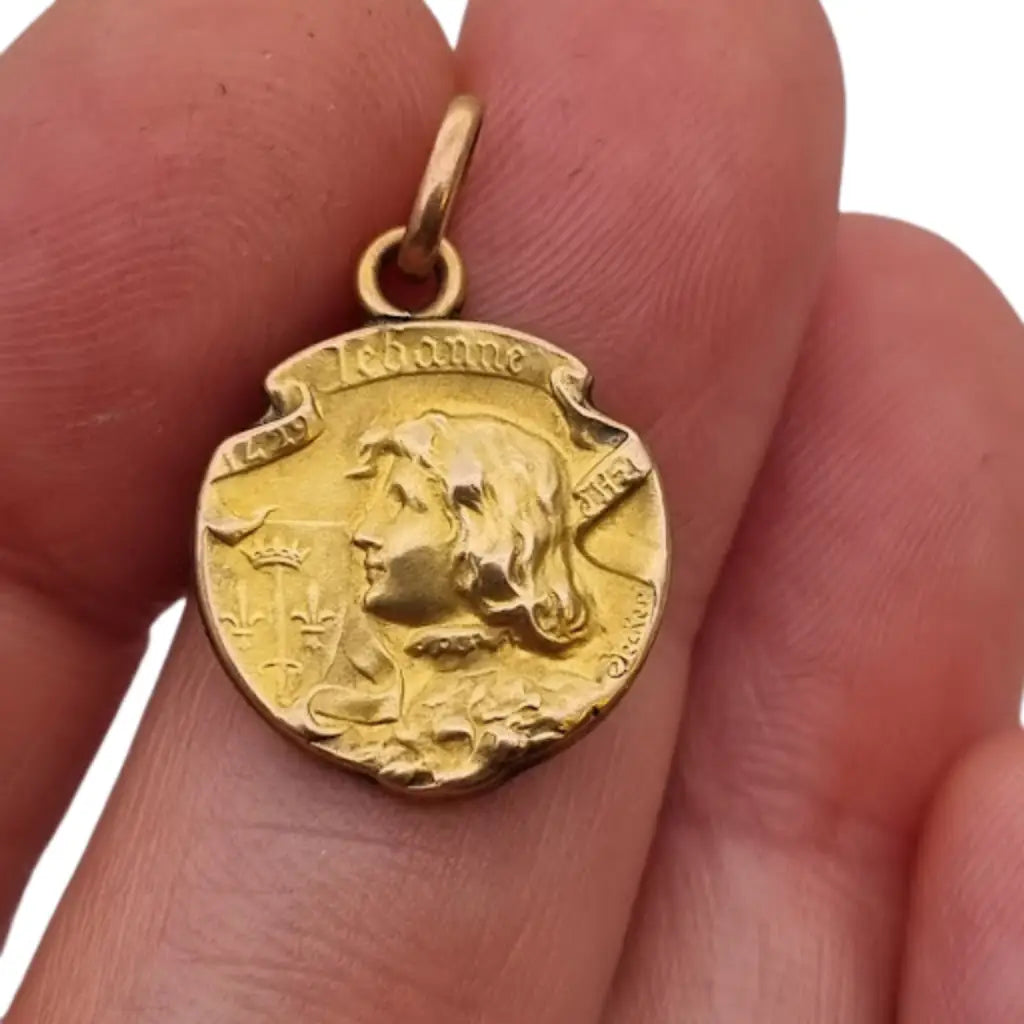 Medalla Art Nouveau Oro FIX de Juana Arco Francia c.1900 firmada Becker.