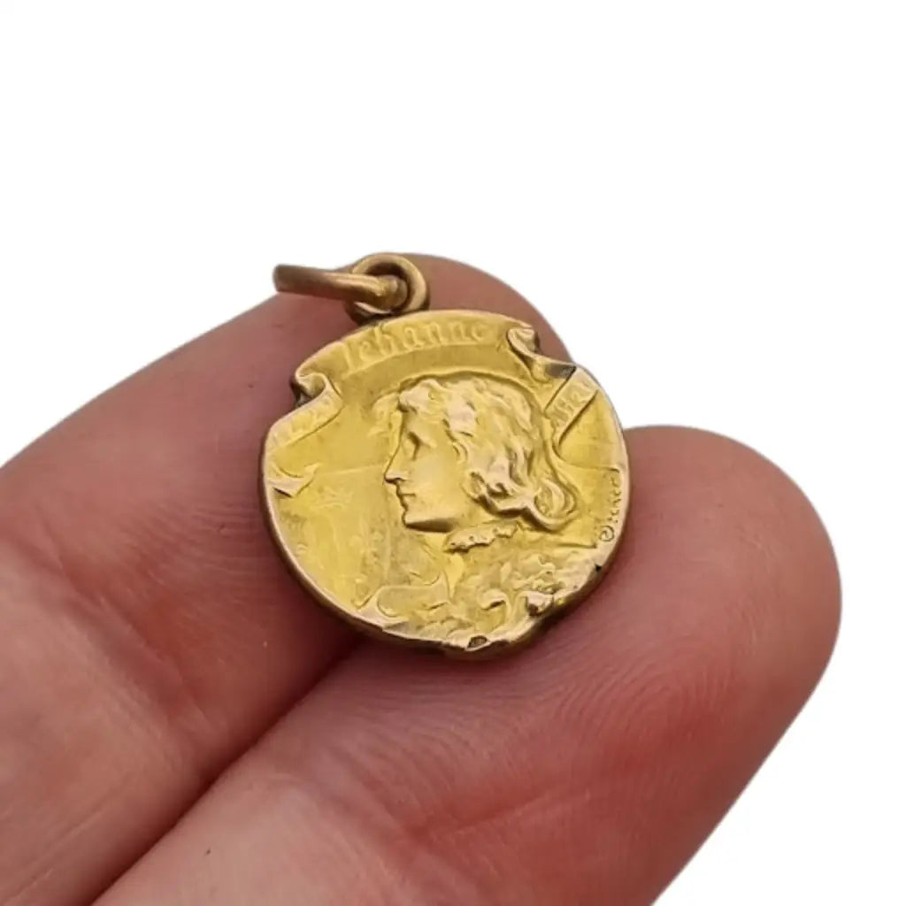 Medalla Art Nouveau Oro FIX de Juana Arco Francia c.1900 firmada Becker.