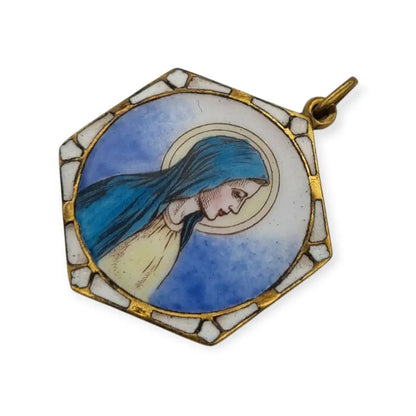 Medalla hexagonal con Virgen pintada en esmalte al fuego marco dorado inspirado