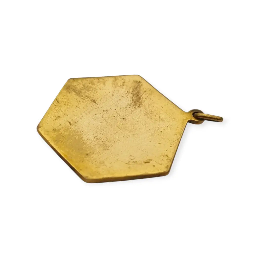 Medalla hexagonal con Virgen pintada en esmalte al fuego marco dorado inspirado