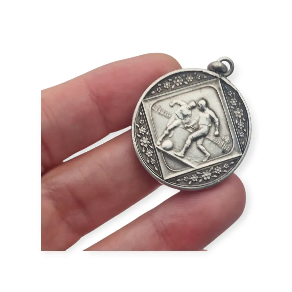 Medalla modernista de fútbol en plata 925 joyería deportiva regalo