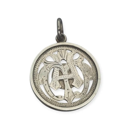 Medalla religiosa antigua Nuestra Señora de la Misericordia en plata calada