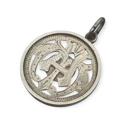 Medalla religiosa antigua Nuestra Señora de la Misericordia en plata calada