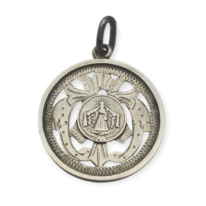 Medalla religiosa antigua Nuestra Señora de la Misericordia en plata calada