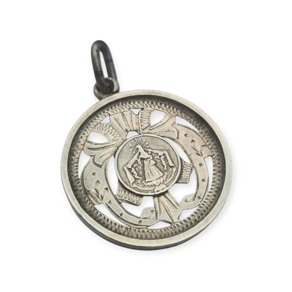 Medalla religiosa antigua Nuestra Señora de la Misericordia en plata calada