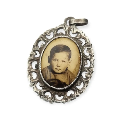 Medallas antigua con retratos de plata calada formato ovalado estilo